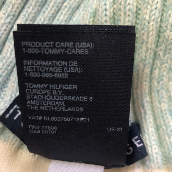 Tommy Hilfiger scarf and hat - Picture 6 of 6